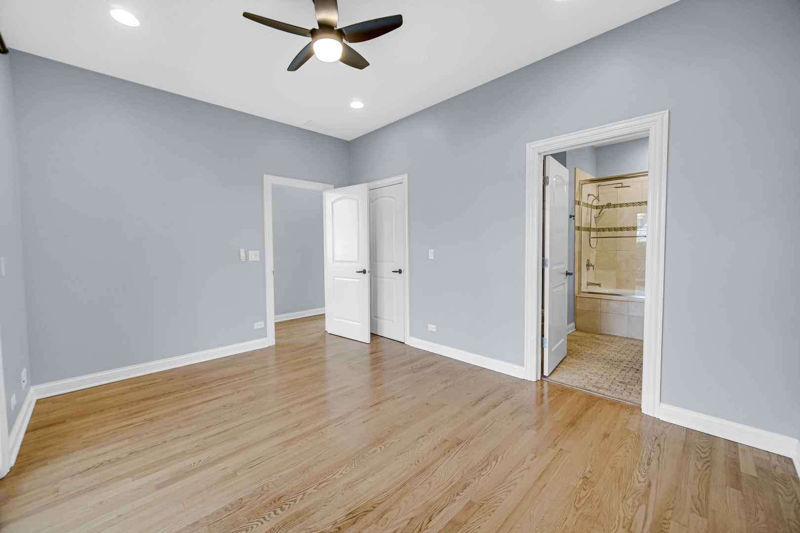 3732 N Kenmore Avenue Unit: 2