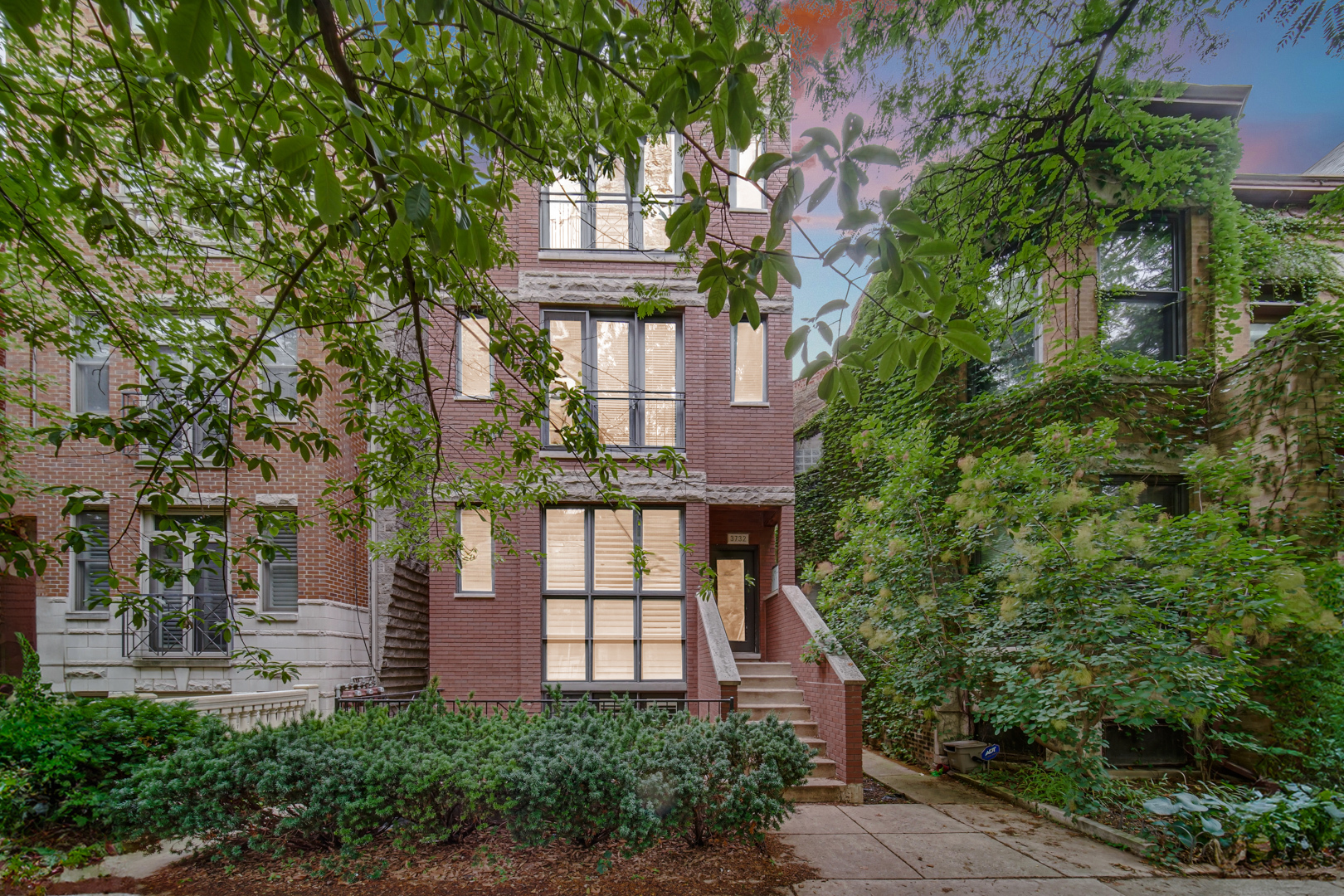 3732 N Kenmore Avenue Unit: 2