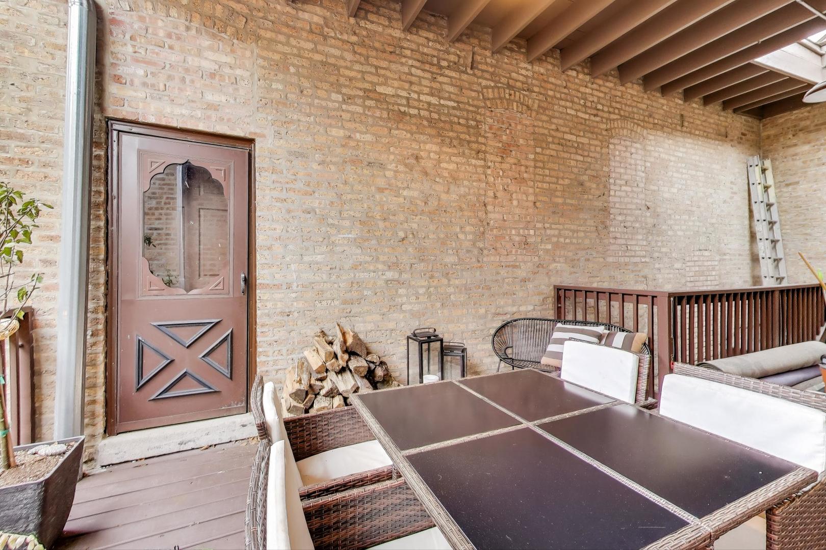 921 W Addison Street Unit: 3B