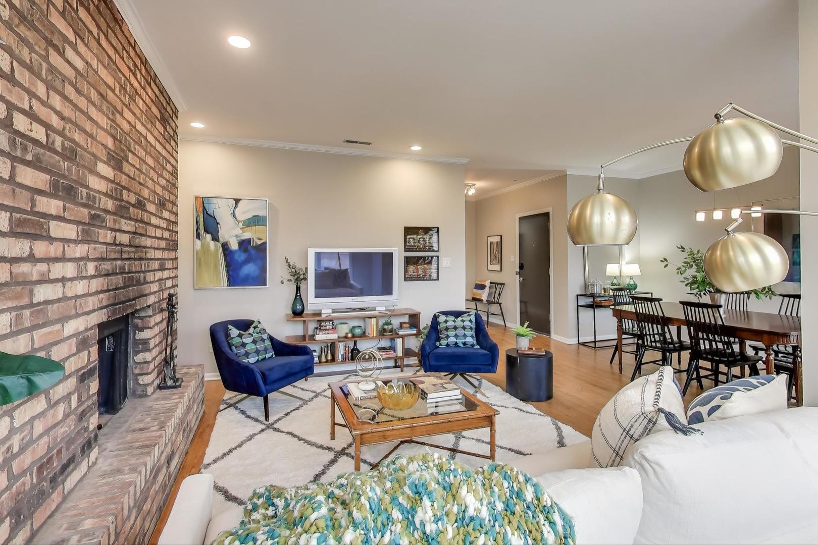 921 W Addison Street Unit: 3B
