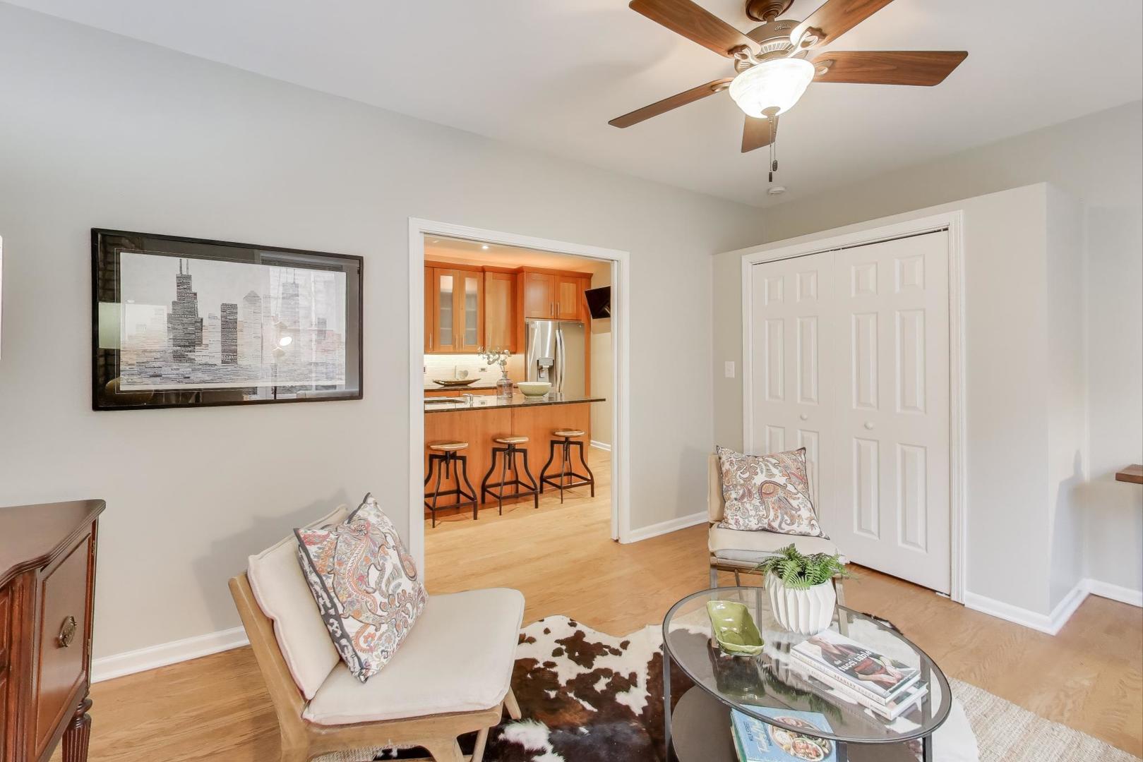 921 W Addison Street Unit: 3B