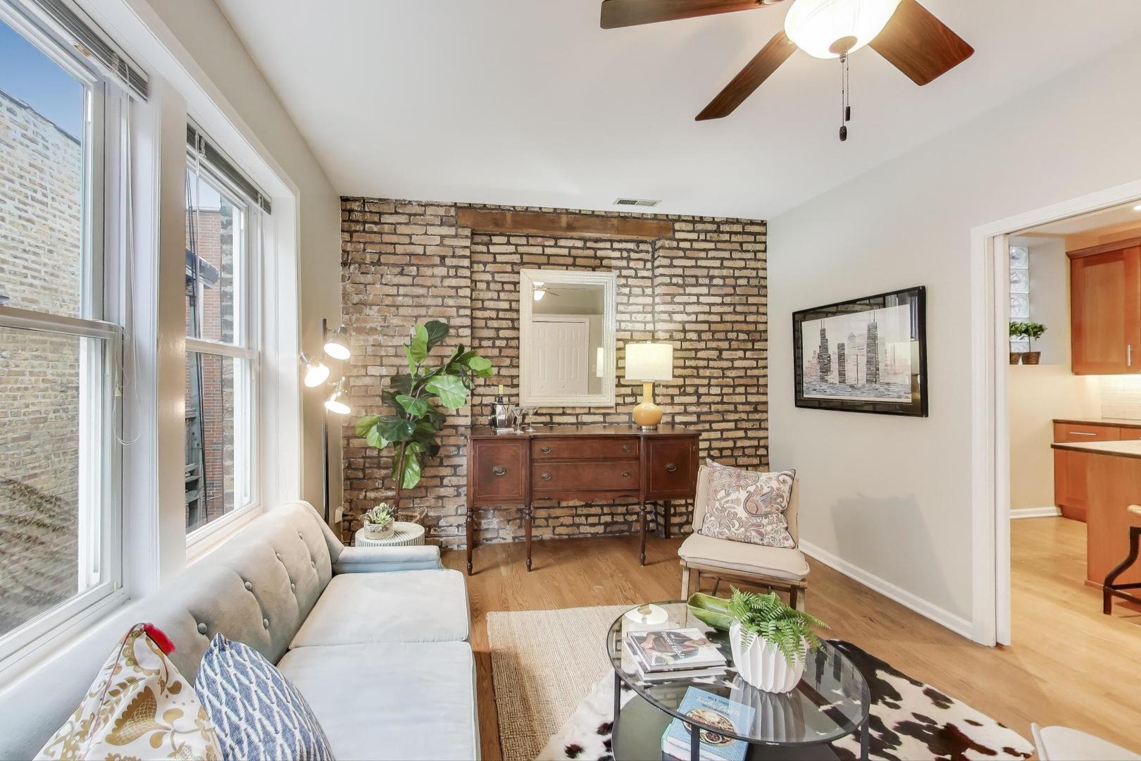 921 W Addison Street Unit: 3B