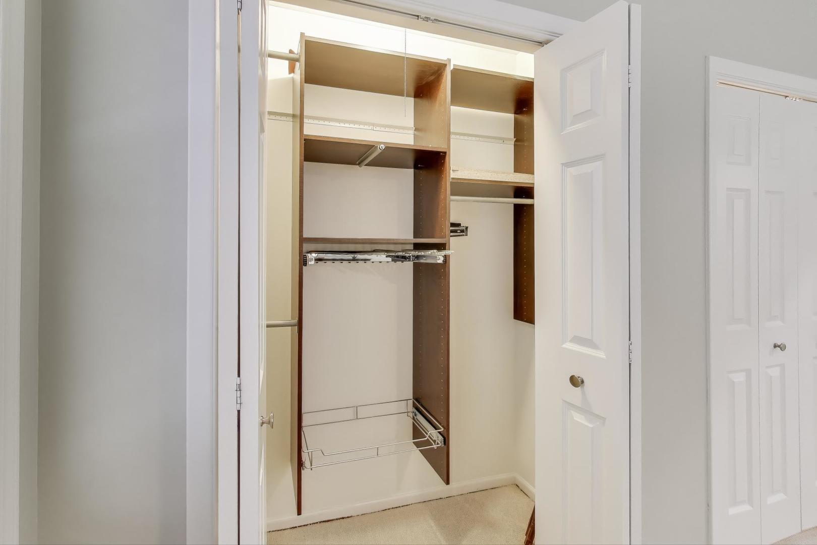 921 W Addison Street Unit: 3B