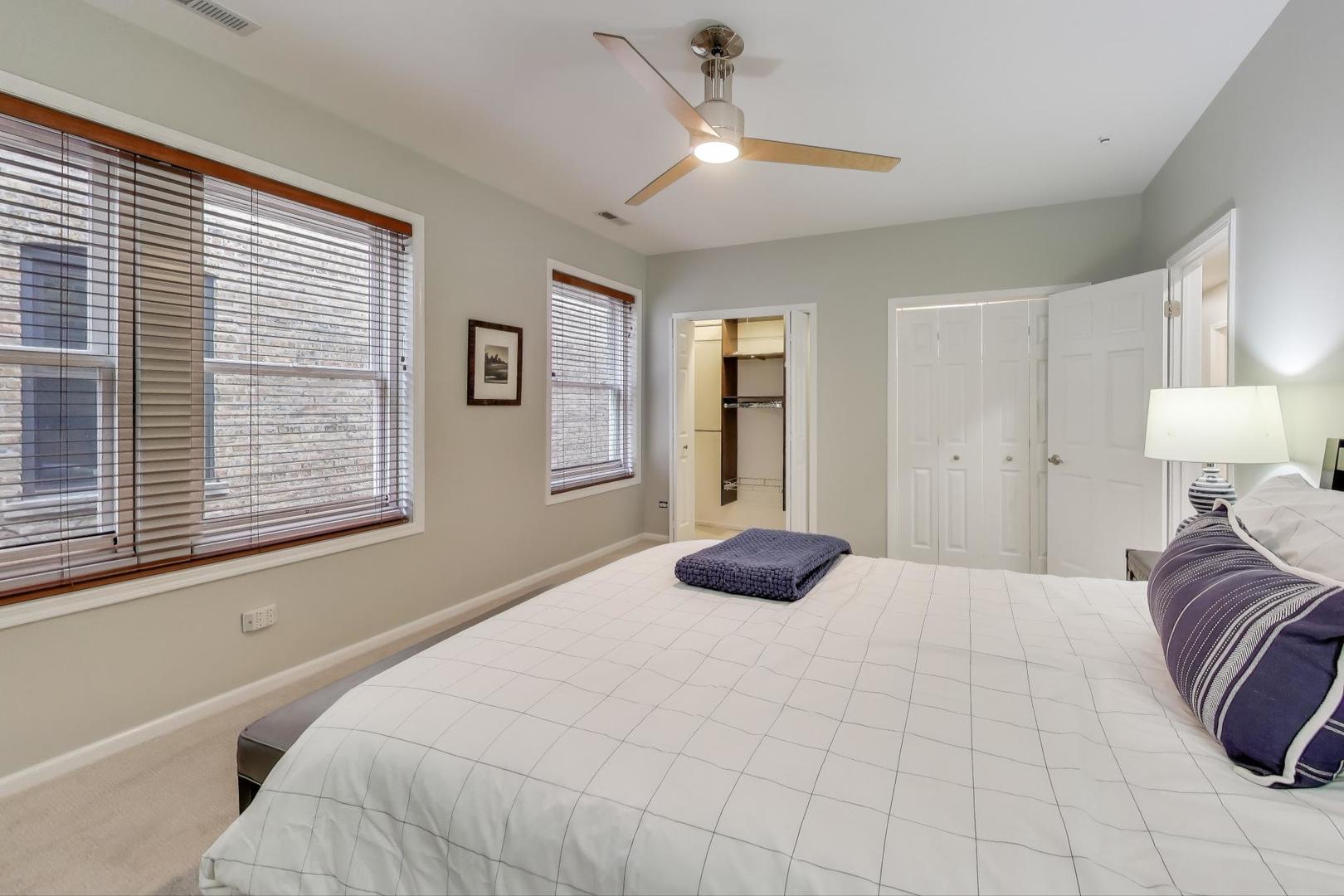 921 W Addison Street Unit: 3B