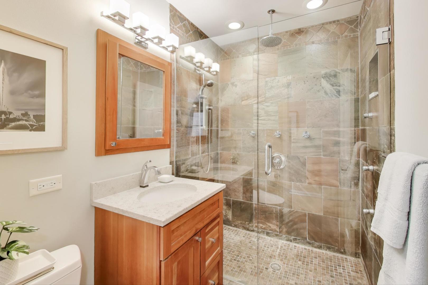 921 W Addison Street Unit: 3B