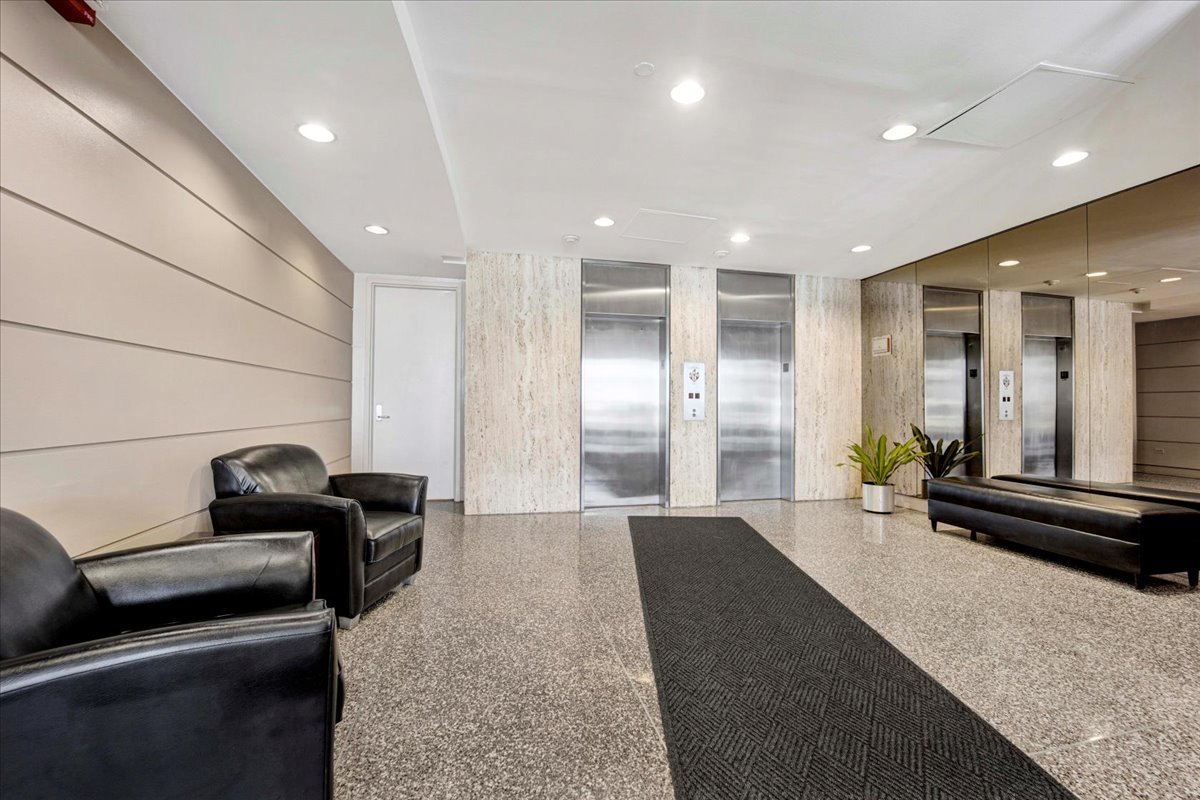 1850 N Clark Street Unit: 2709