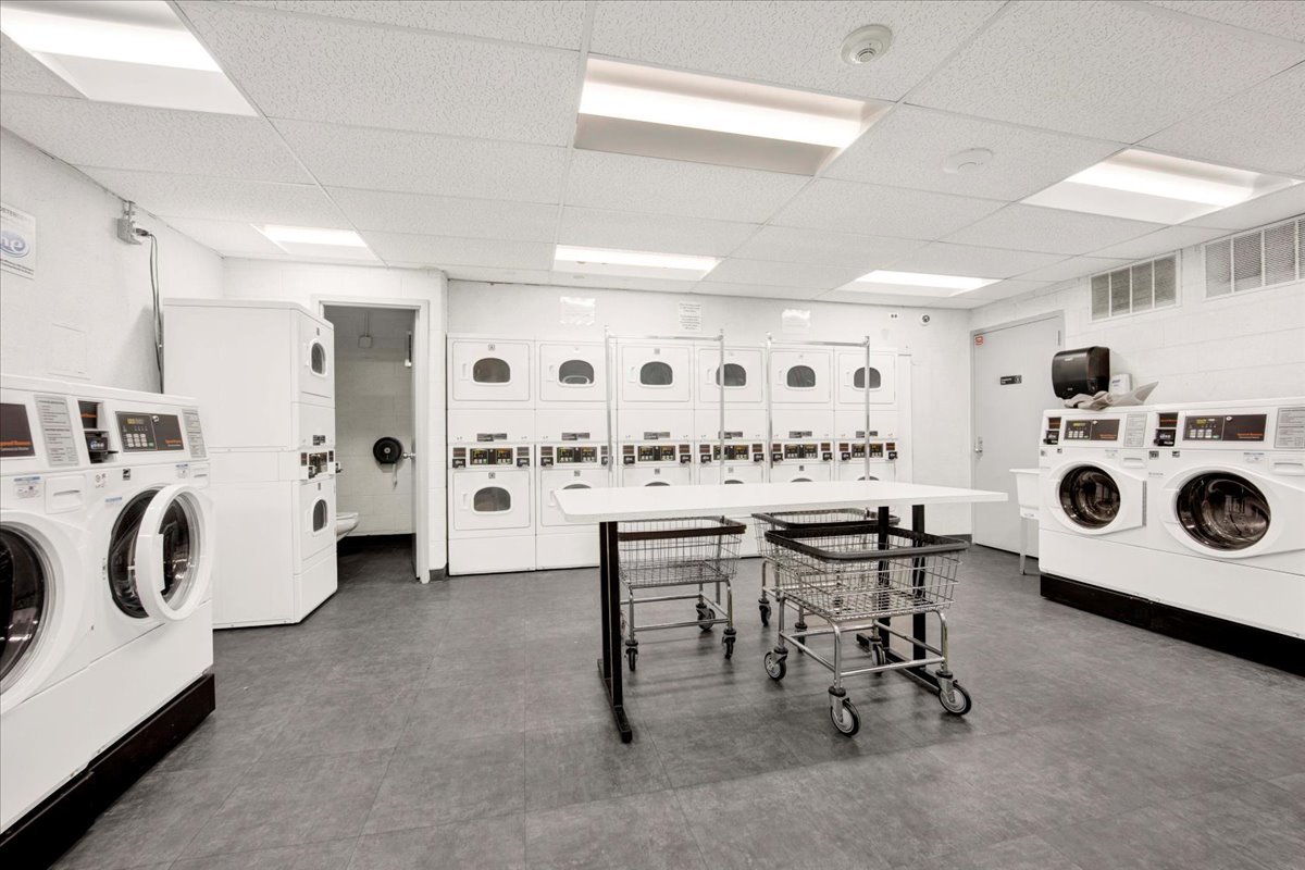 1850 N Clark Street Unit: 2709