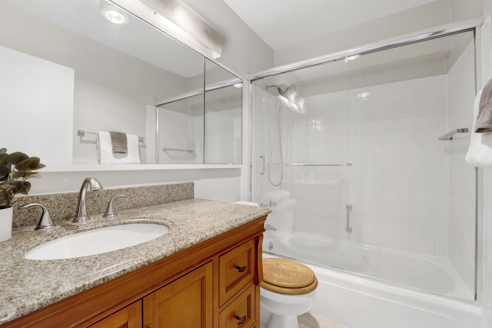 1850 N Clark Street Unit: 2709