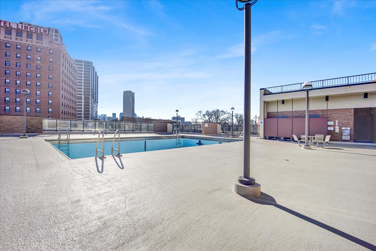 1850 N Clark Street Unit: 2709