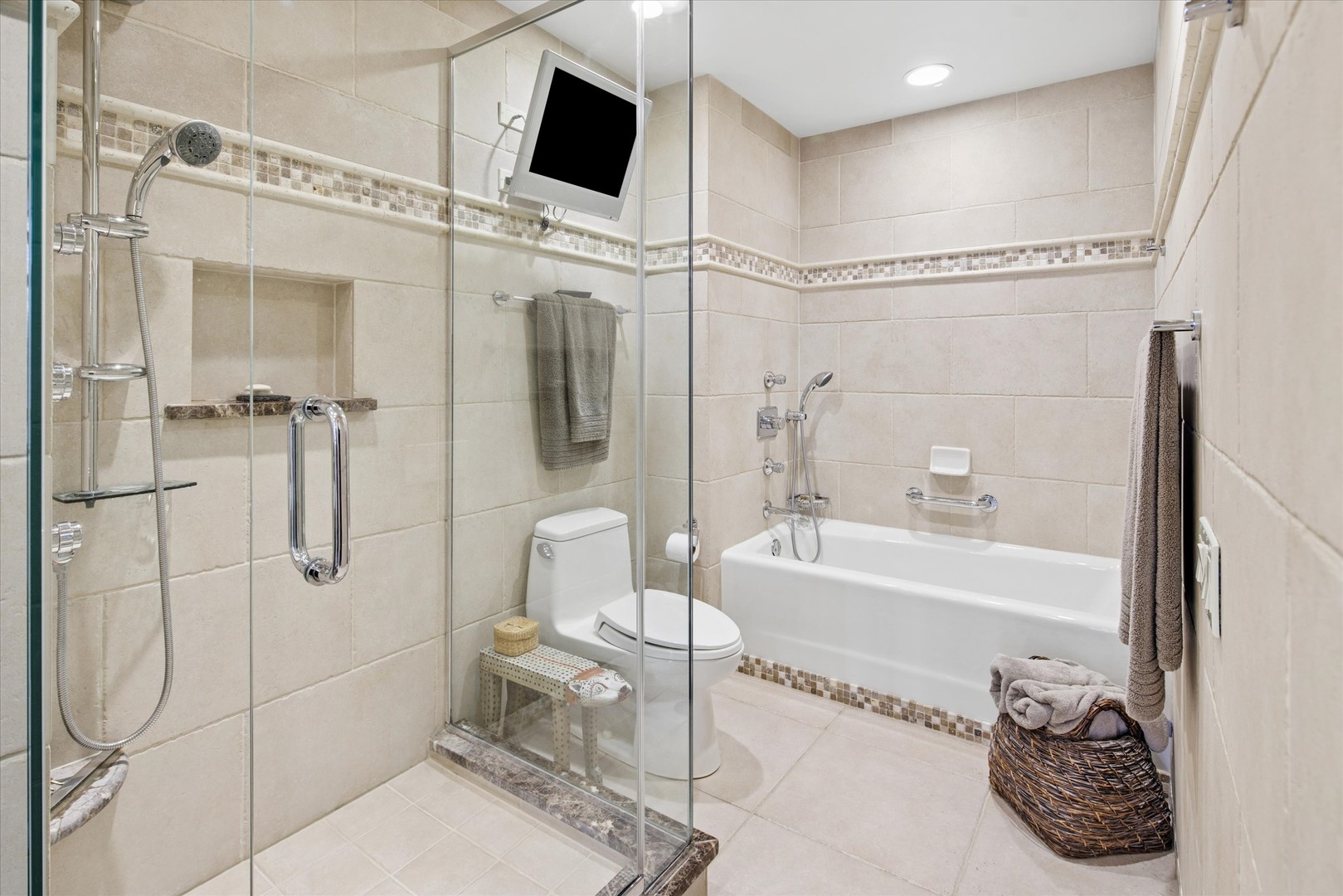 680 N Lake Shore Drive Unit: 1024