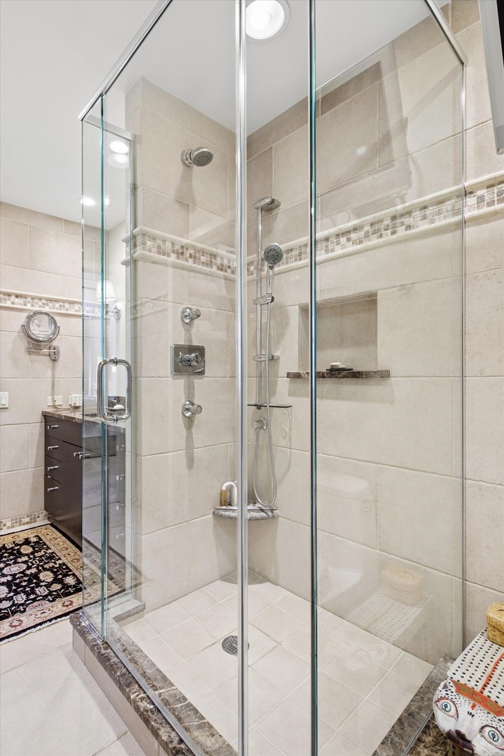 680 N Lake Shore Drive Unit: 1024