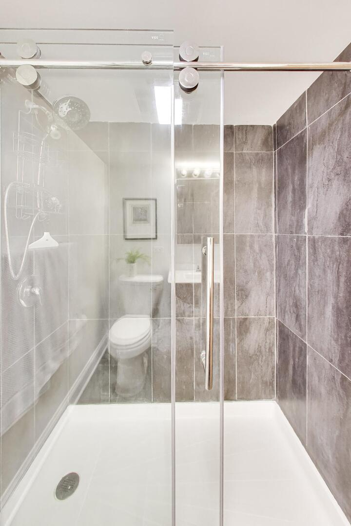 151 N Kenilworth Avenue Unit: 2G