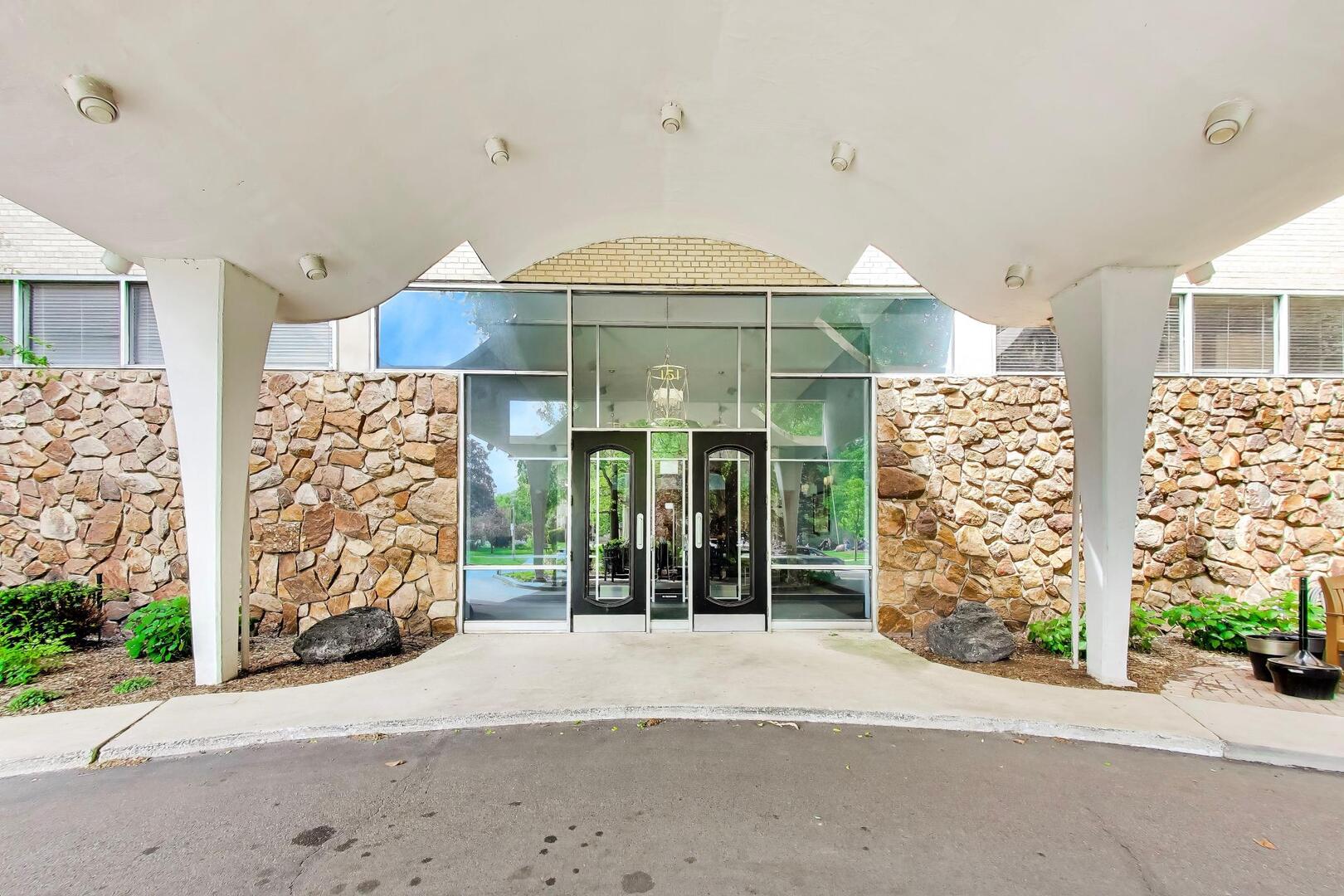 151 N Kenilworth Avenue Unit: 2G