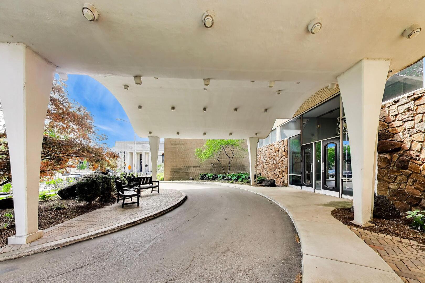 151 N Kenilworth Avenue Unit: 2G