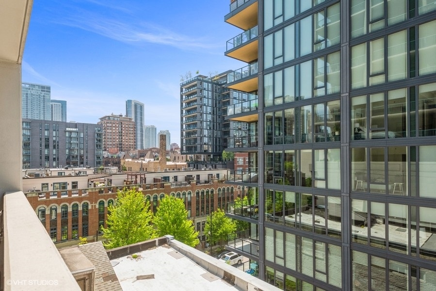 340 W Superior Street Unit: 609