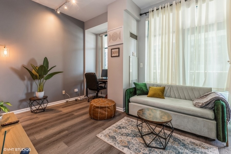 340 W Superior Street Unit: 609