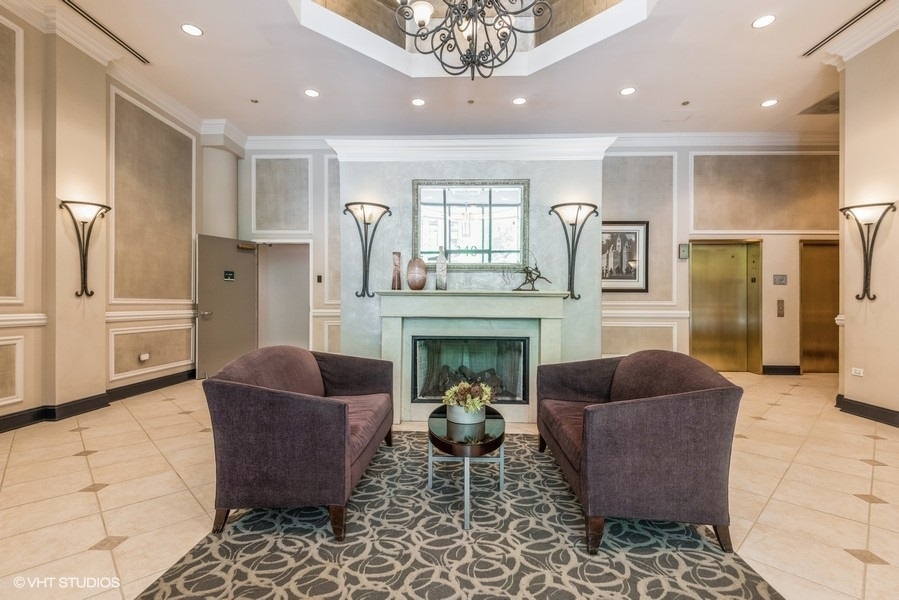 340 W Superior Street Unit: 609