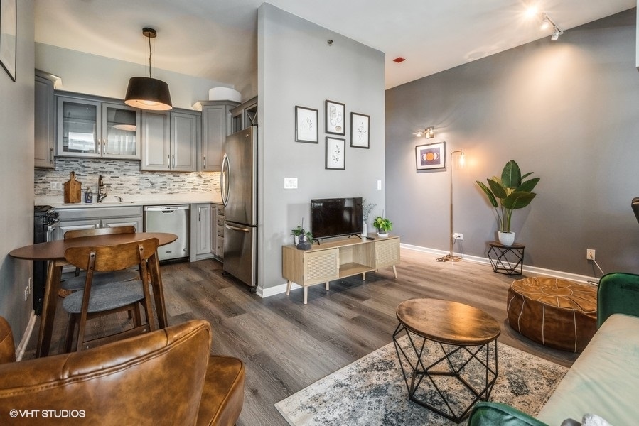 340 W Superior Street Unit: 609