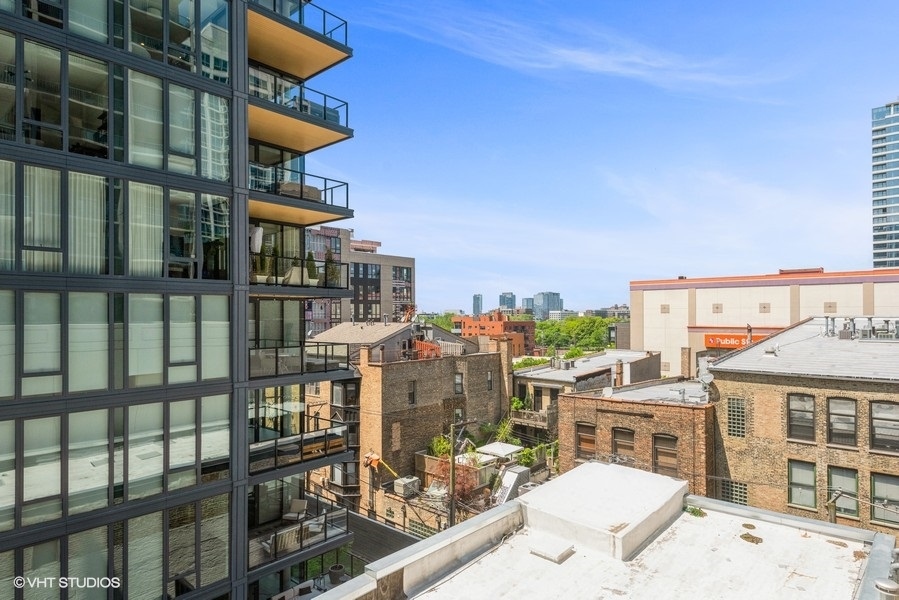 340 W Superior Street Unit: 609