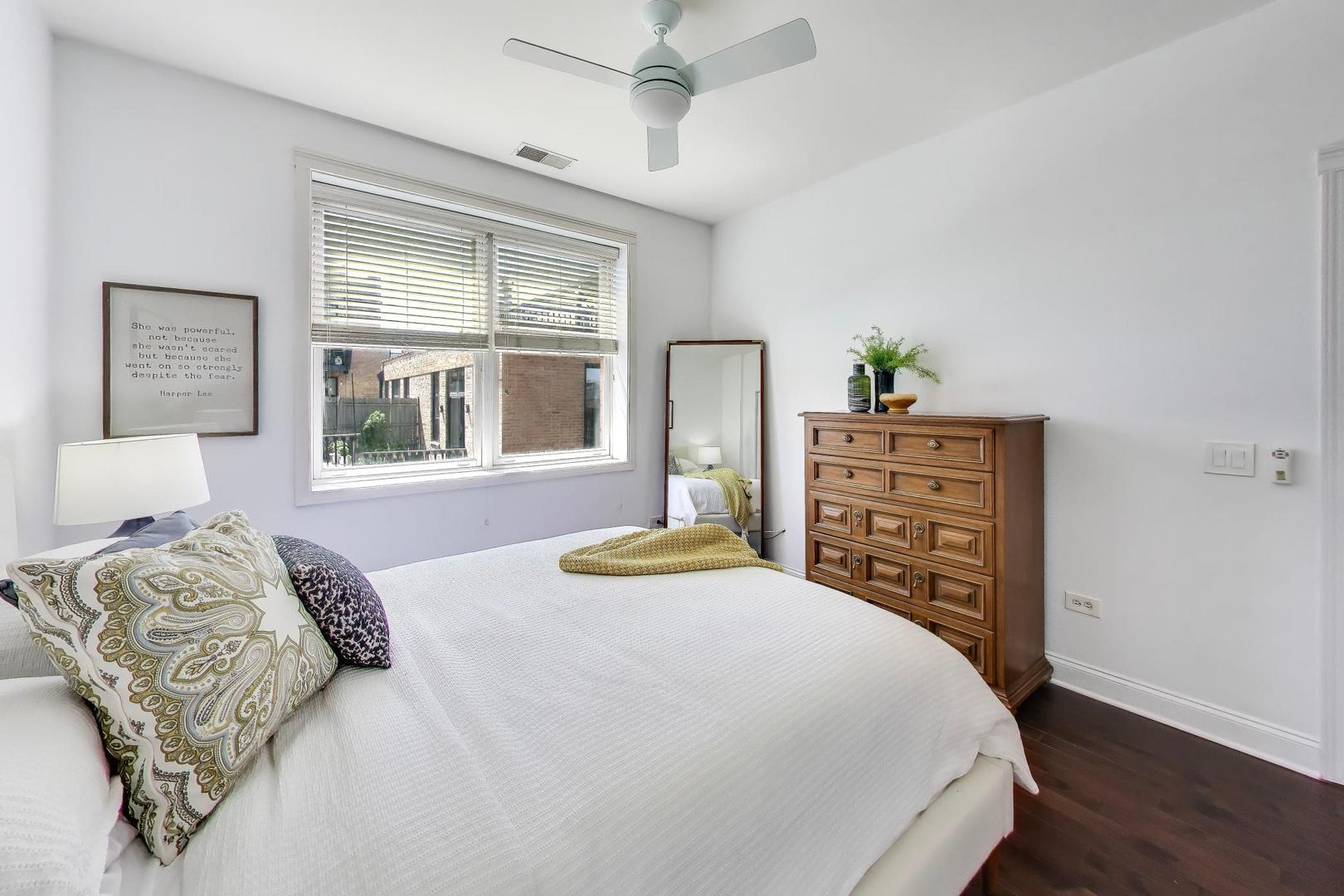 2330 W St Paul Avenue Unit: 401
