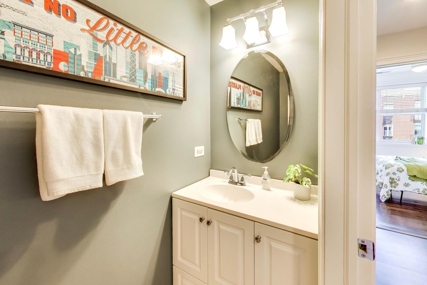 2330 W St Paul Avenue Unit: 401