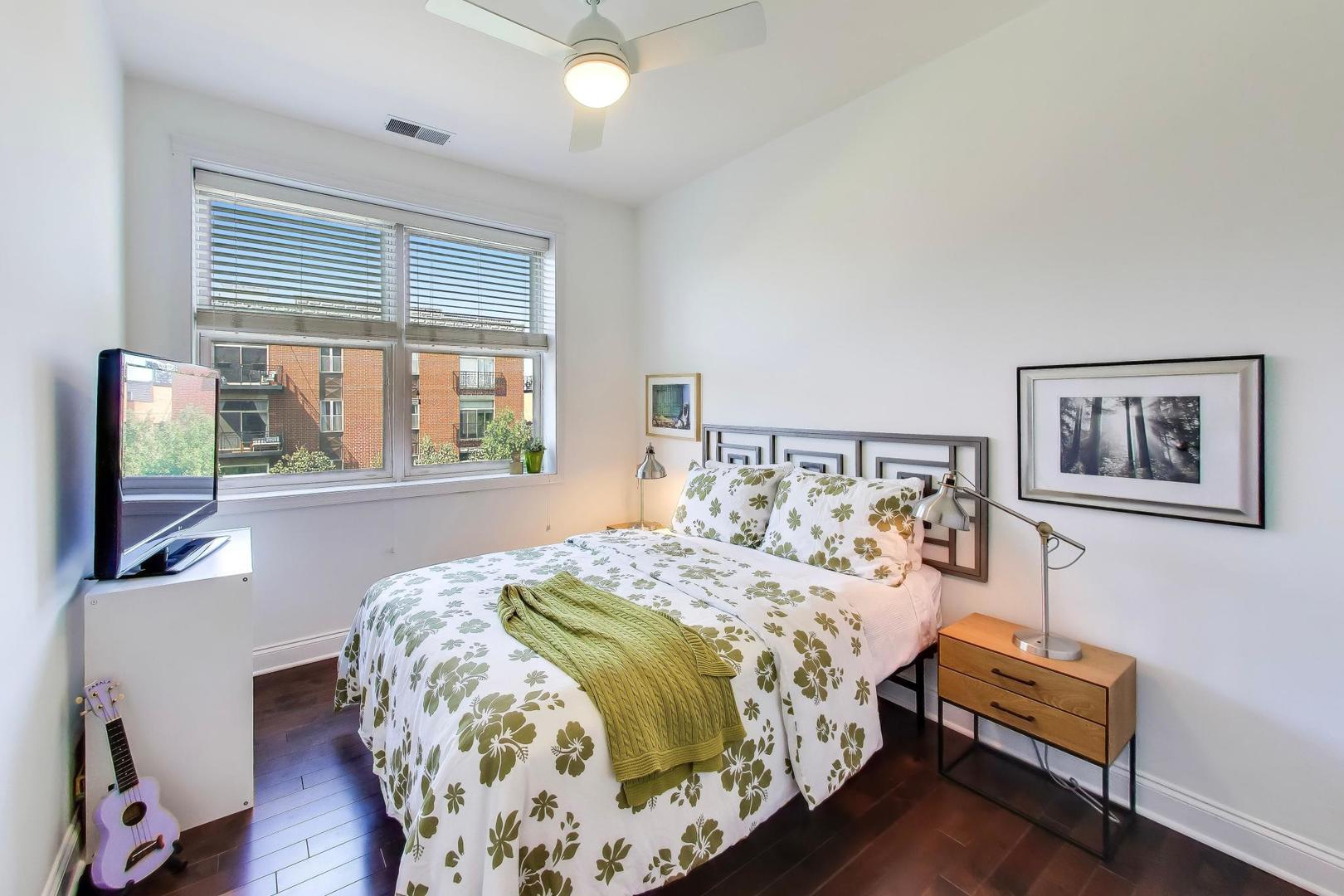 2330 W St Paul Avenue Unit: 401