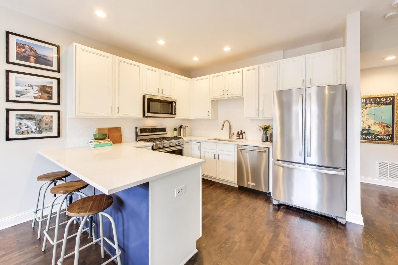 2330 W St Paul Avenue Unit: 401