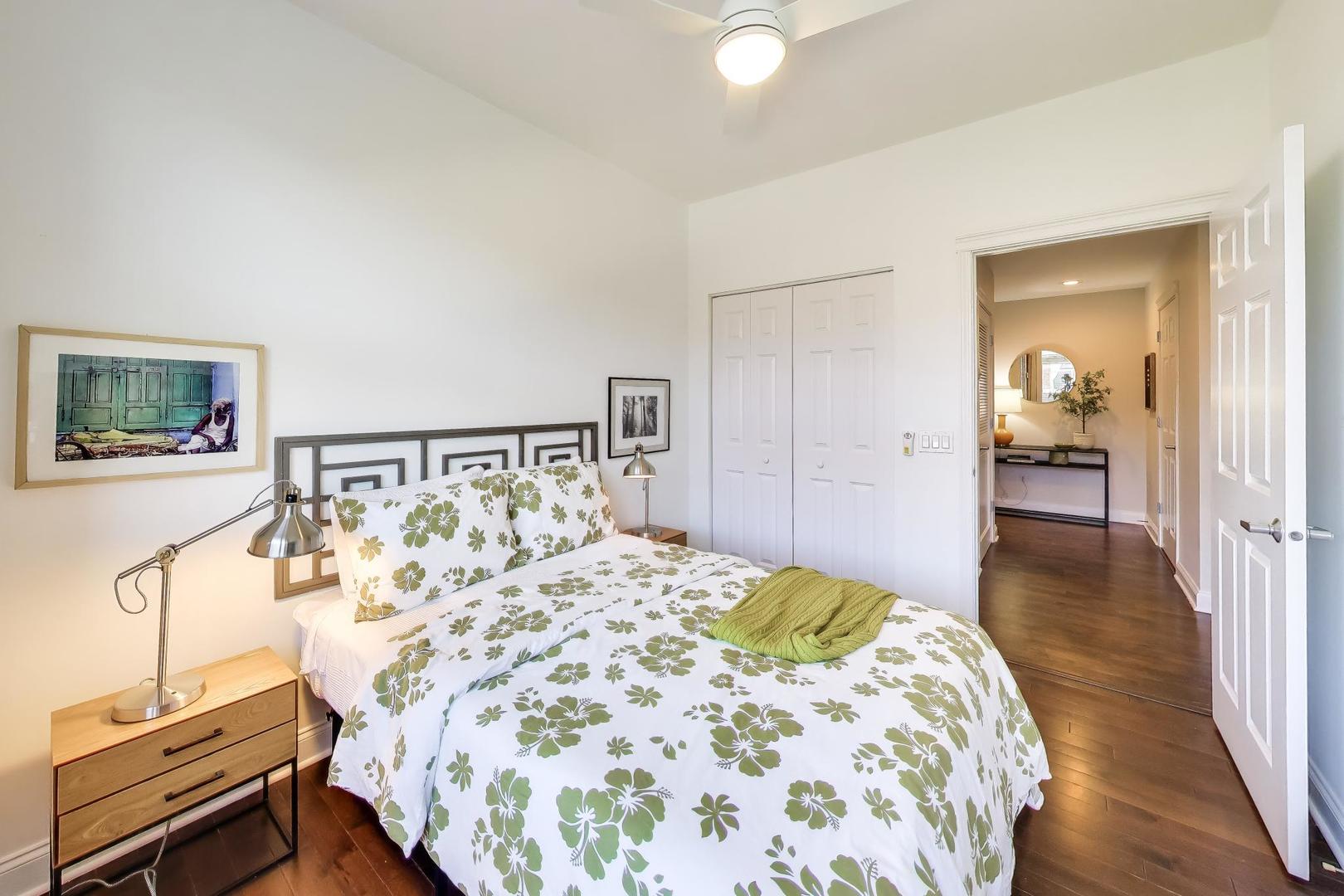 2330 W St Paul Avenue Unit: 401