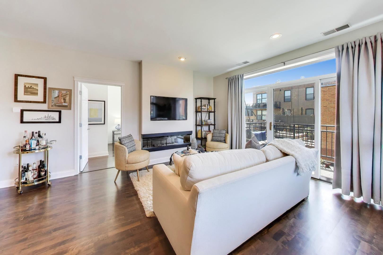 2330 W St Paul Avenue Unit: 401