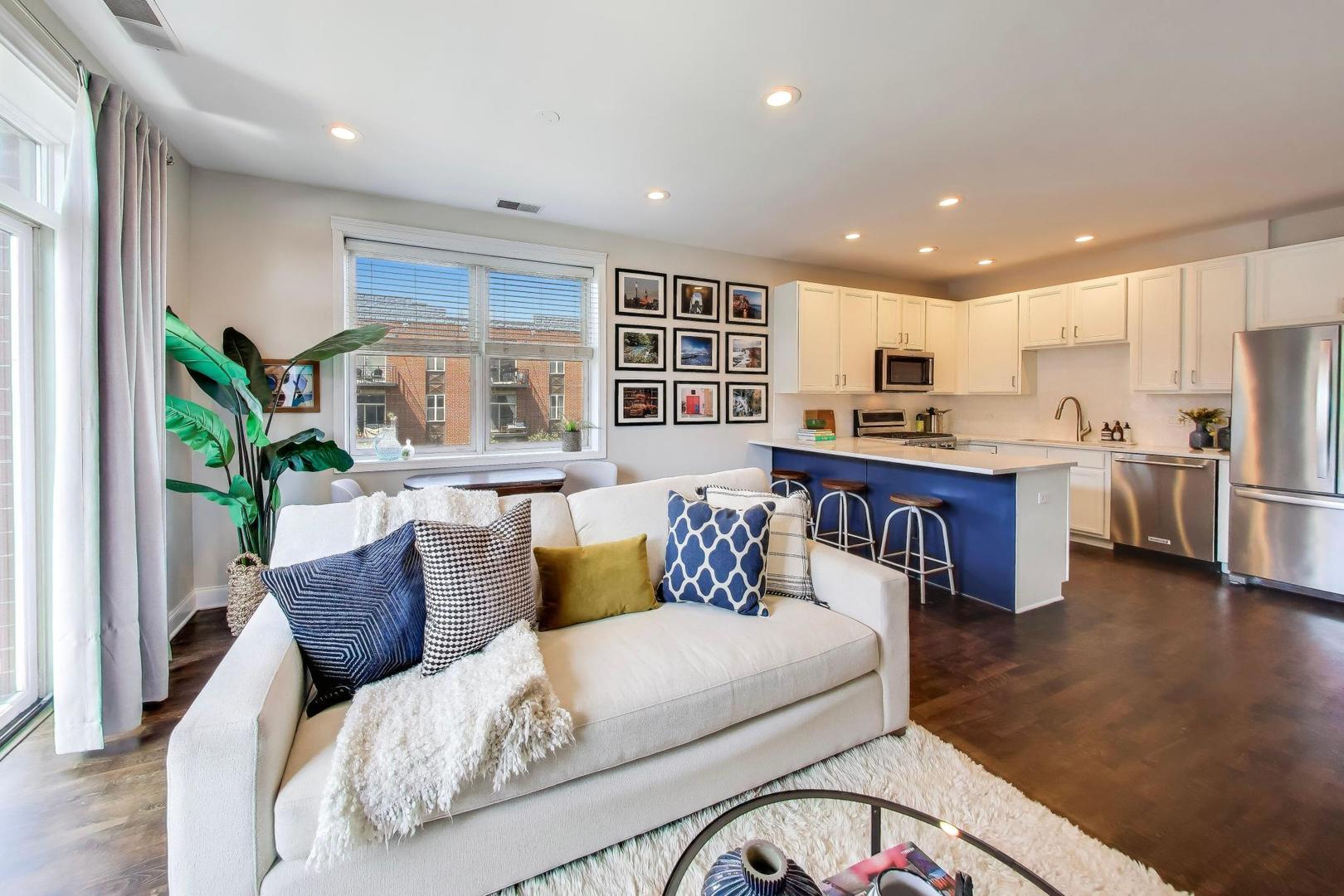 2330 W St Paul Avenue Unit: 401
