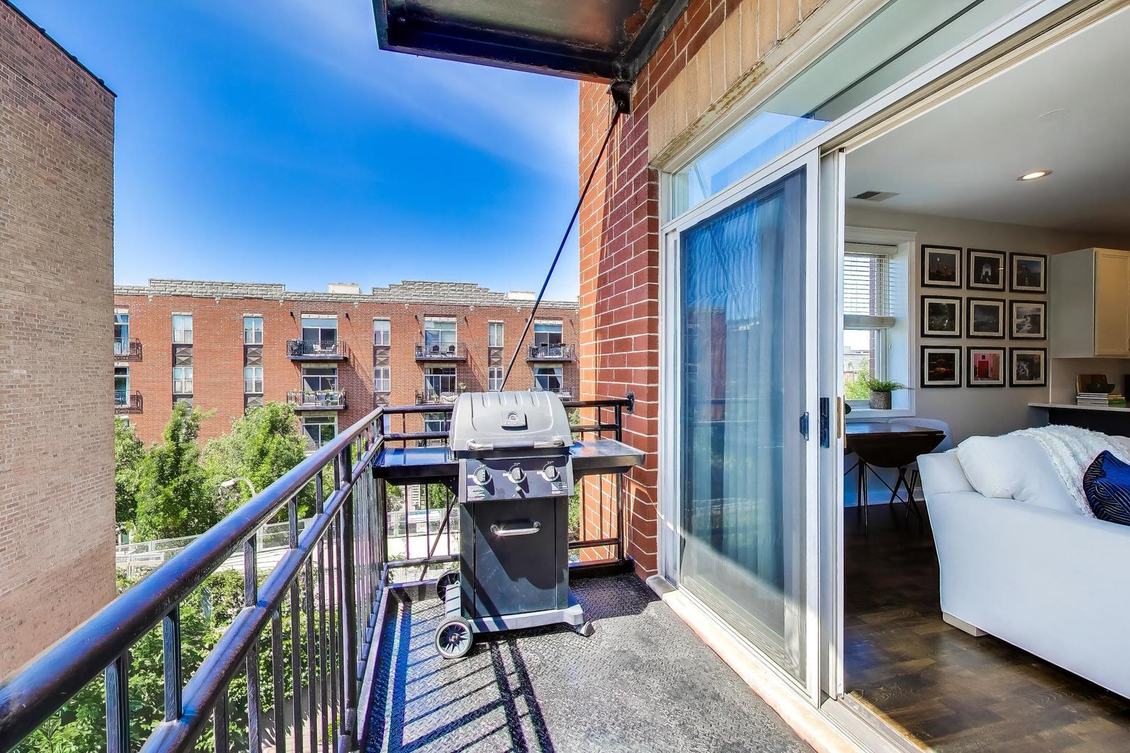 2330 W St Paul Avenue Unit: 401