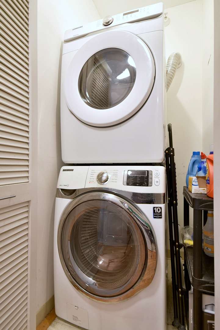 200 N JEFFERSON Street Unit: 2106