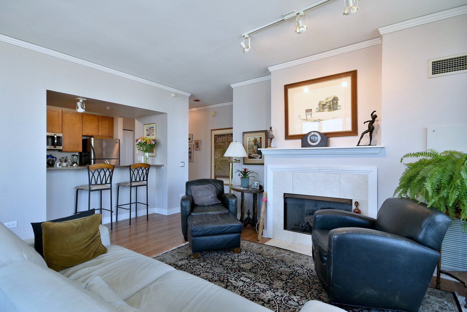 200 N JEFFERSON Street Unit: 2106