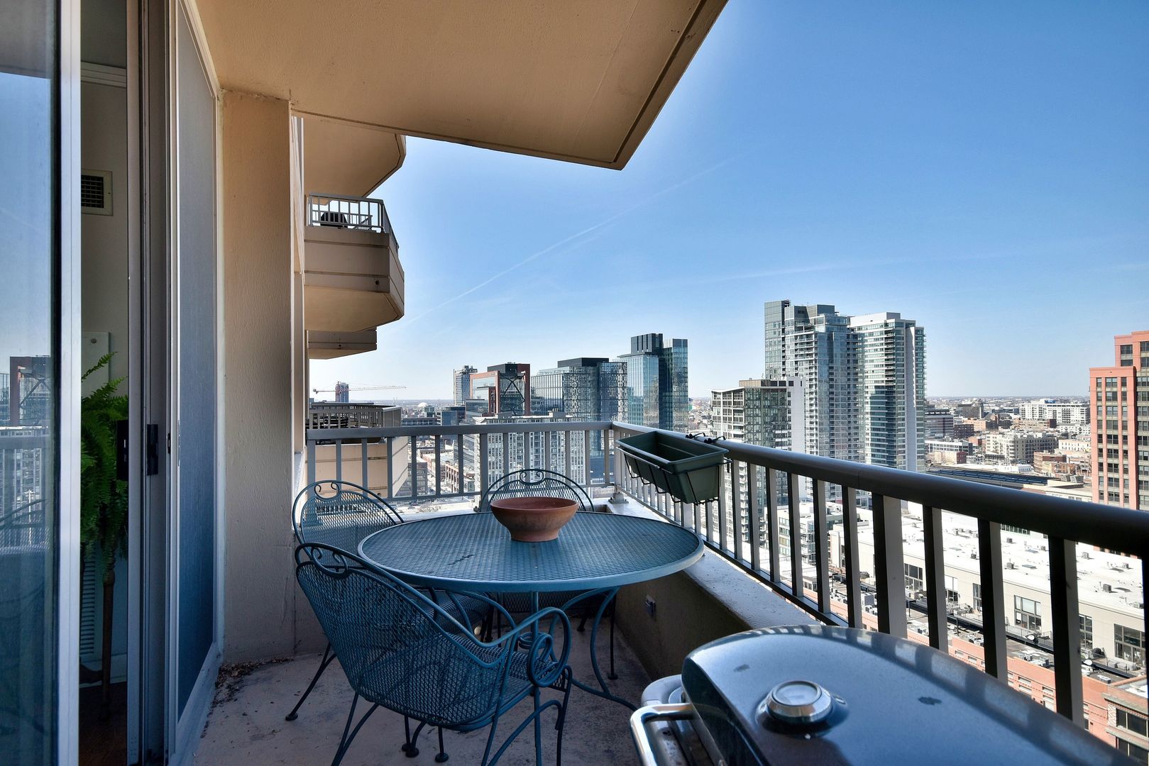 200 N JEFFERSON Street Unit: 2106