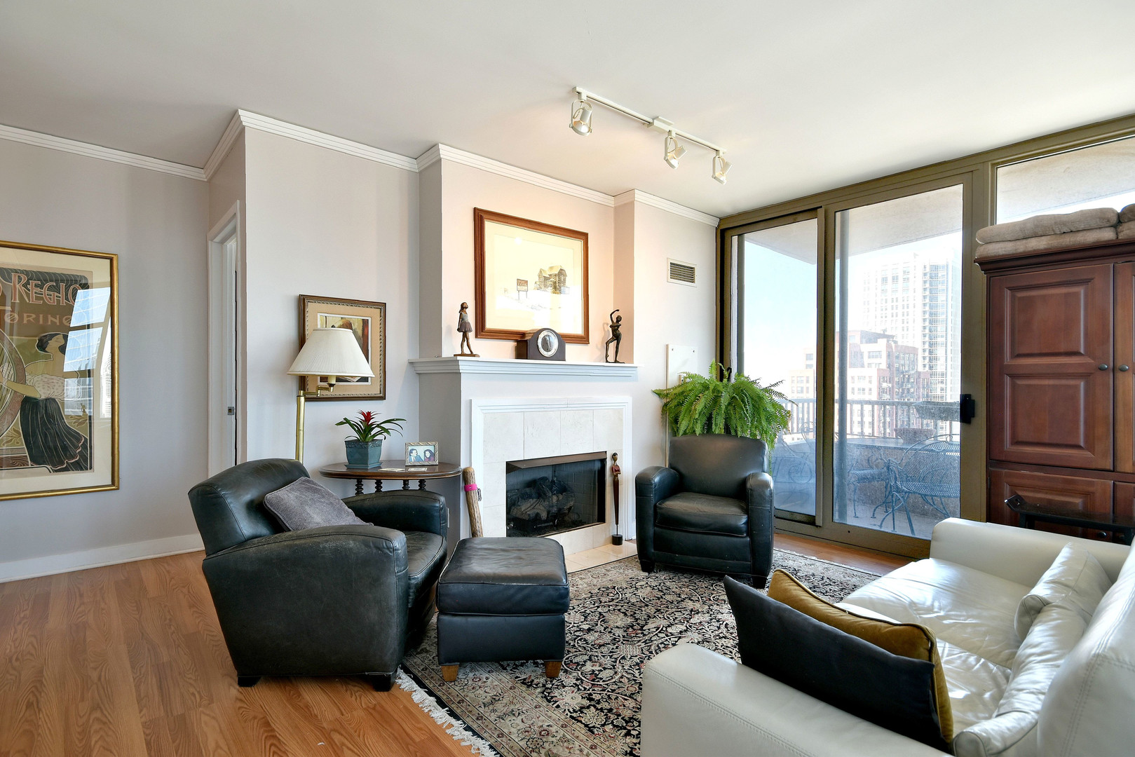 200 N JEFFERSON Street Unit: 2106