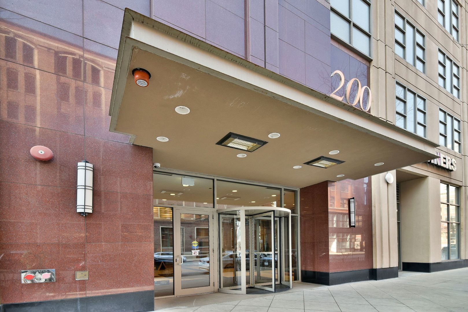 200 N JEFFERSON Street Unit: 2106