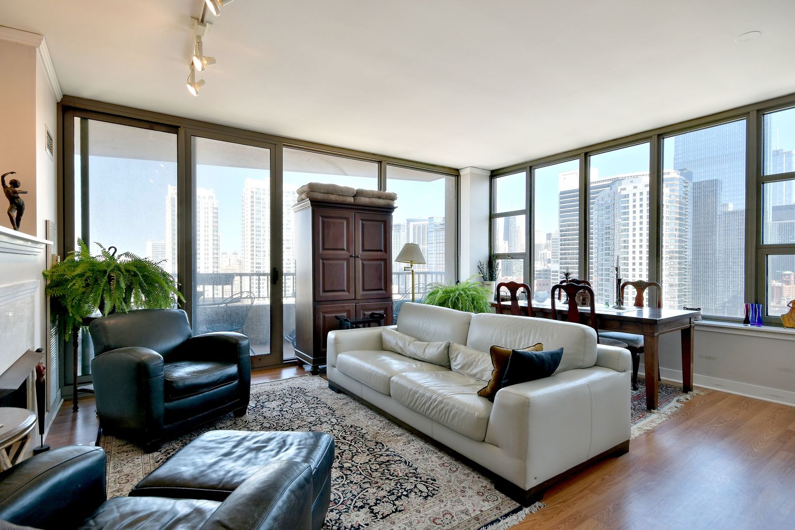 200 N JEFFERSON Street Unit: 2106