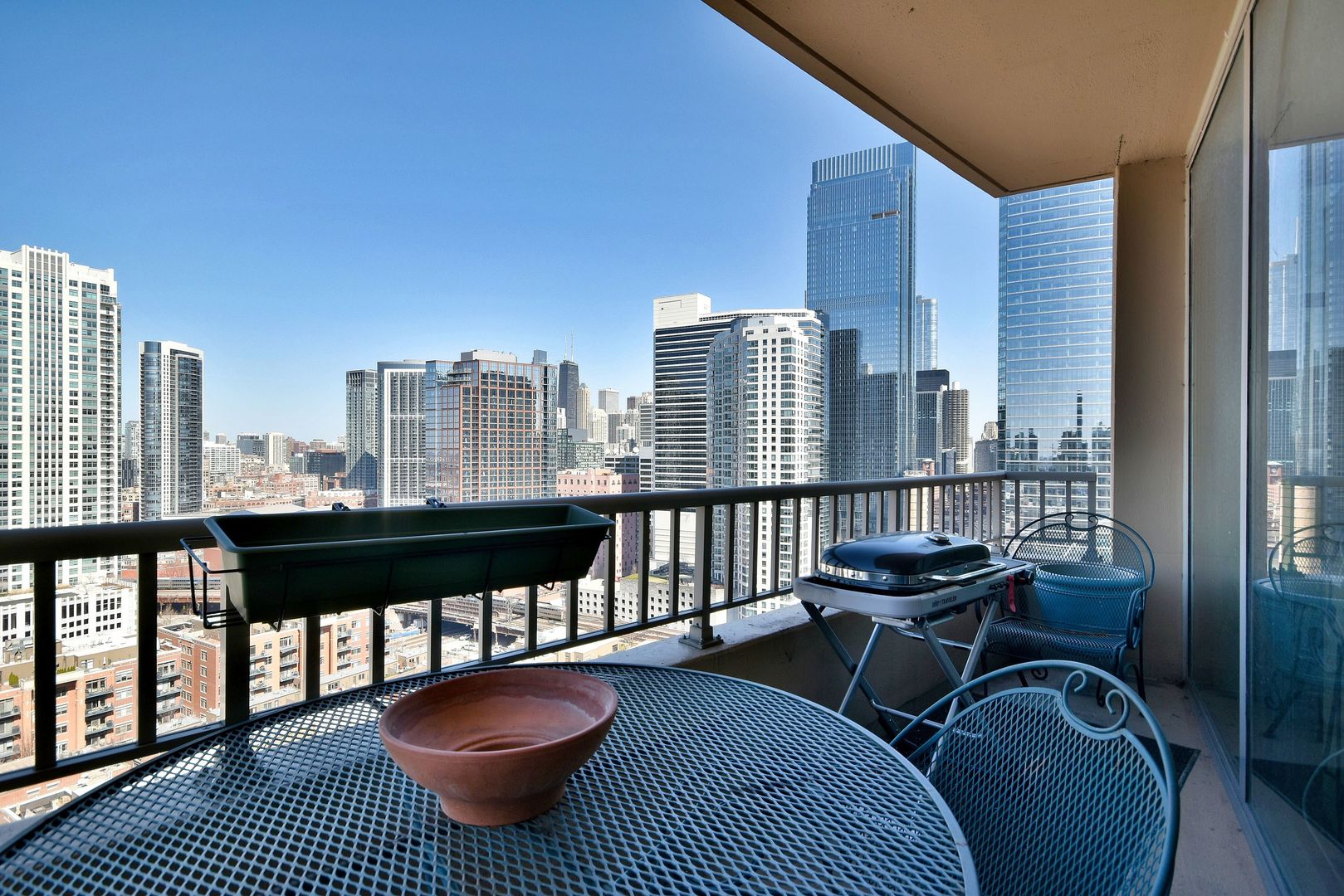 200 N JEFFERSON Street Unit: 2106