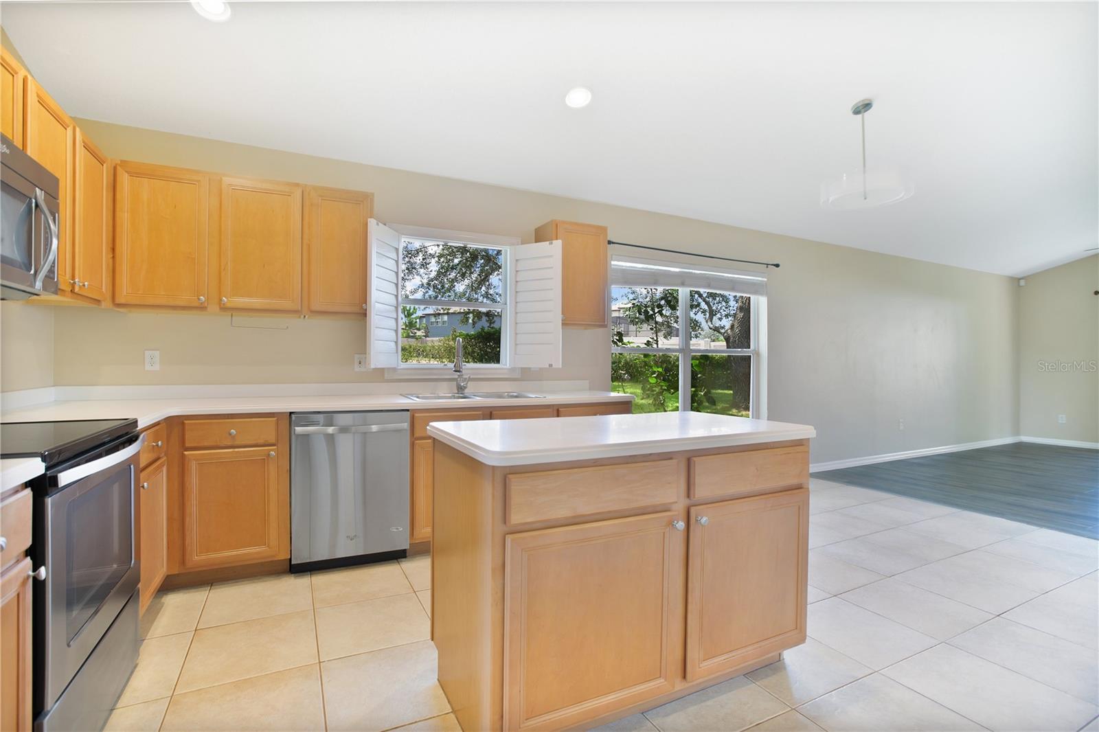 17301 AUTUMN PINES CT