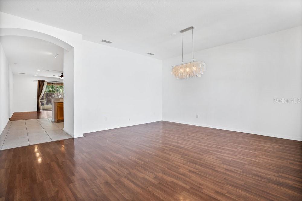 407 SHIRLEY DR