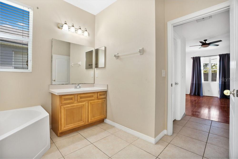 407 SHIRLEY DR