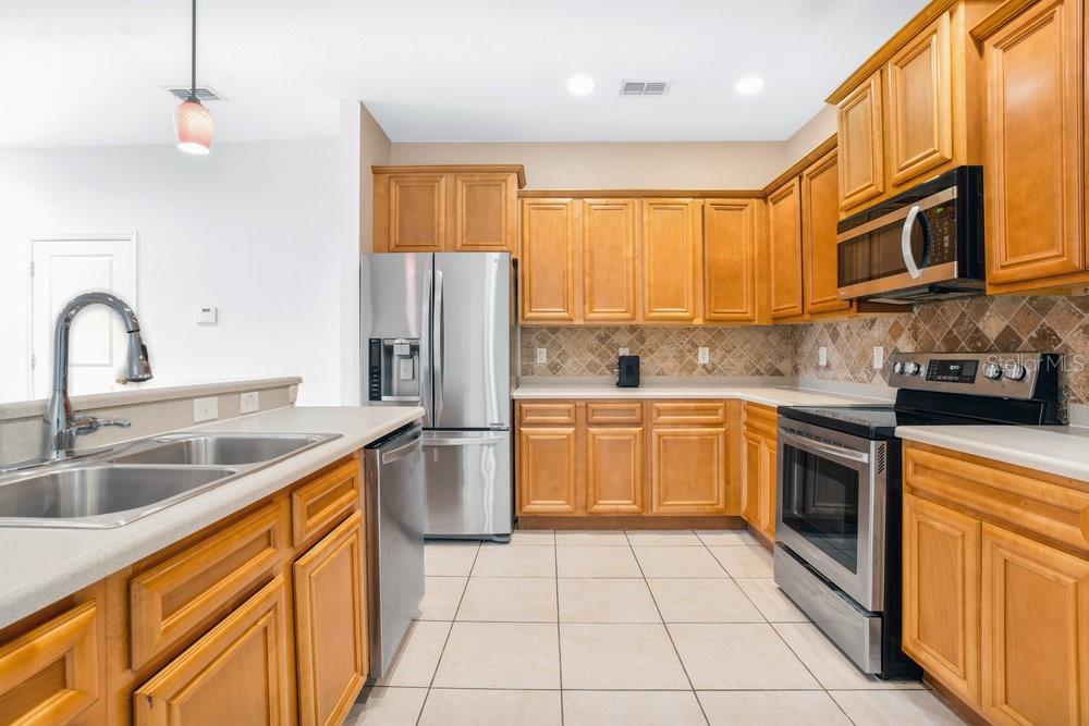 407 SHIRLEY DR