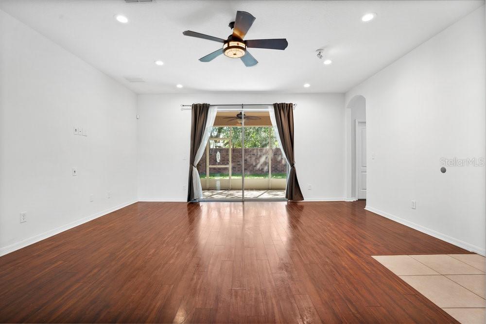 407 SHIRLEY DR