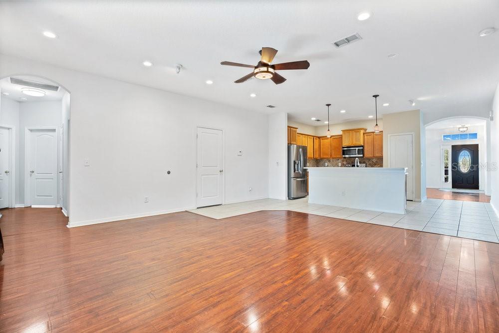 407 SHIRLEY DR