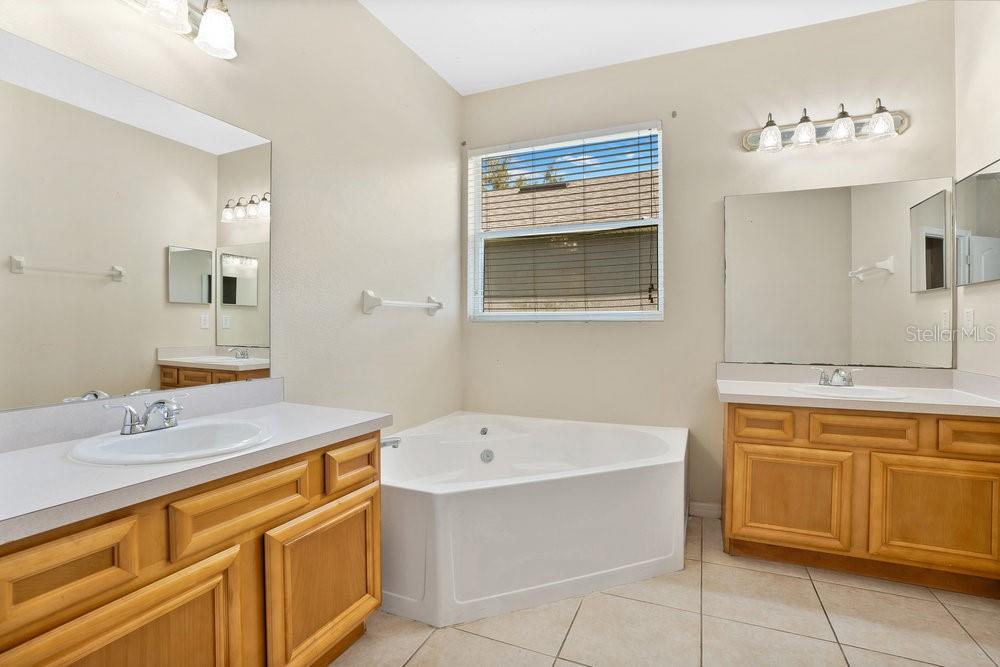 407 SHIRLEY DR