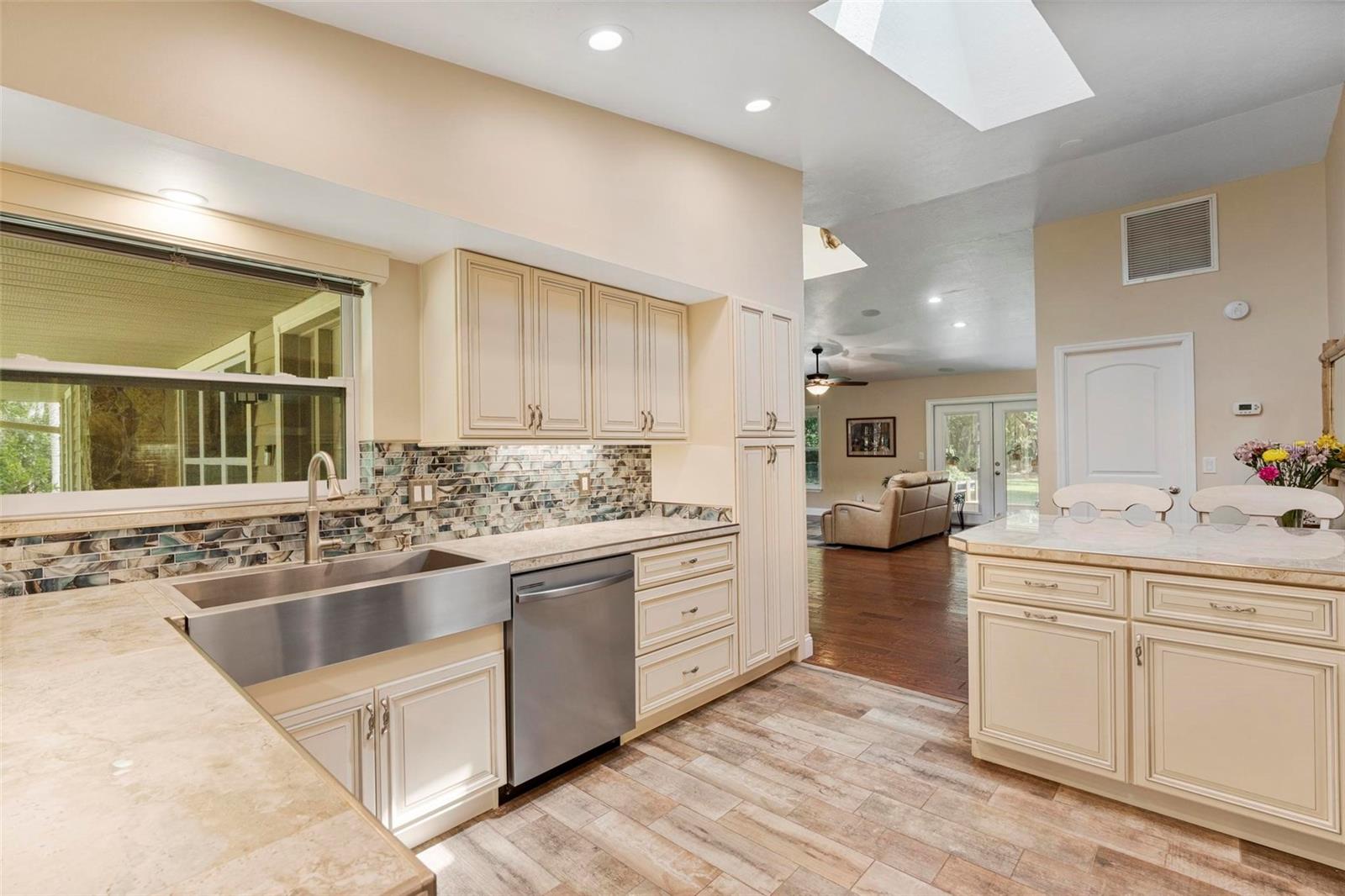 405 E HALL RD