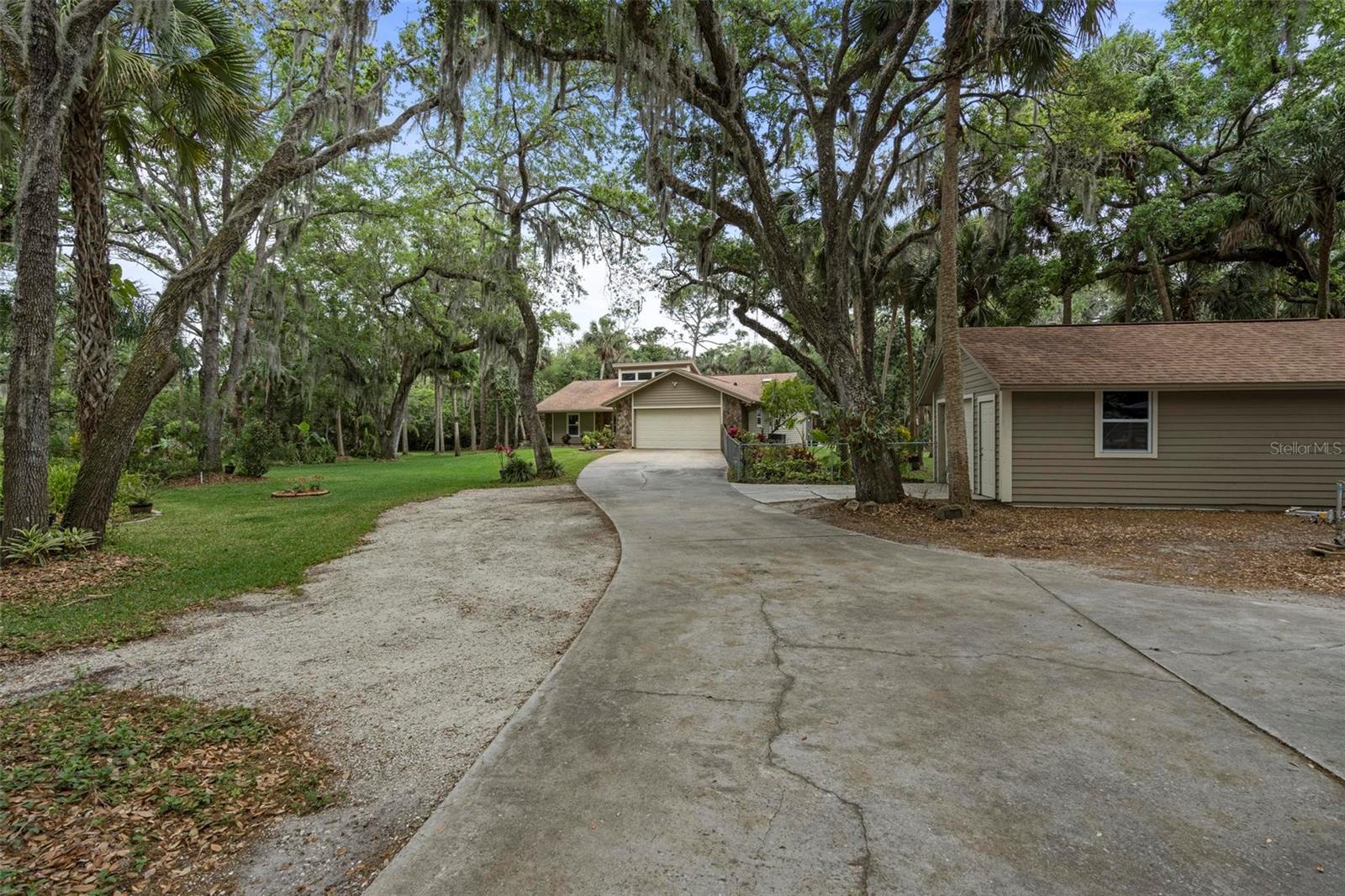 405 E HALL RD