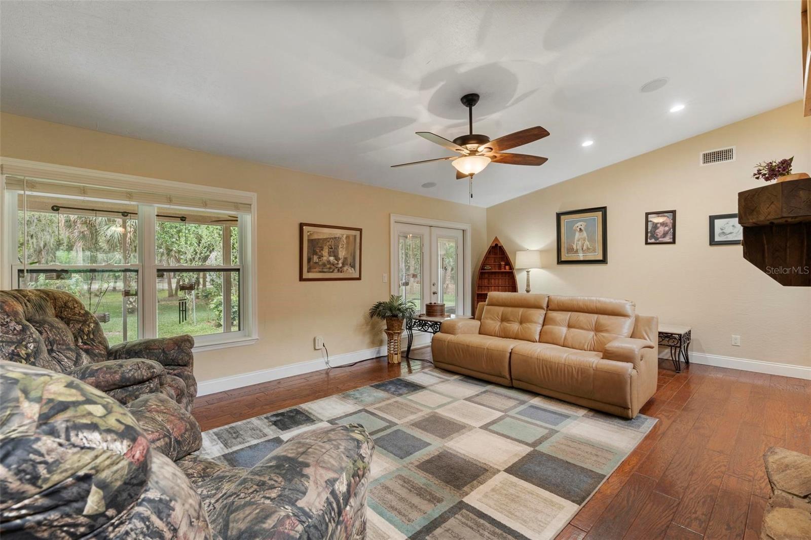 405 E HALL RD