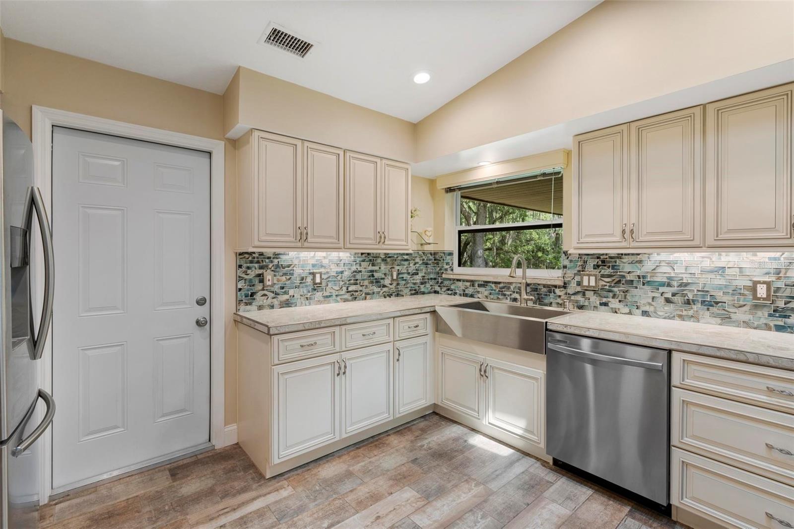 405 E HALL RD