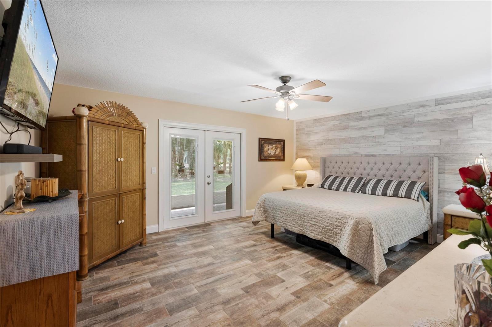 405 E HALL RD